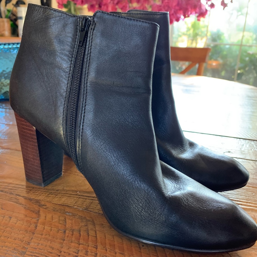 14th & Union Black Leather Heel